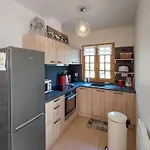 2 Bedroom Beach Front Home In Vattetot Sur Mer 度假居 *